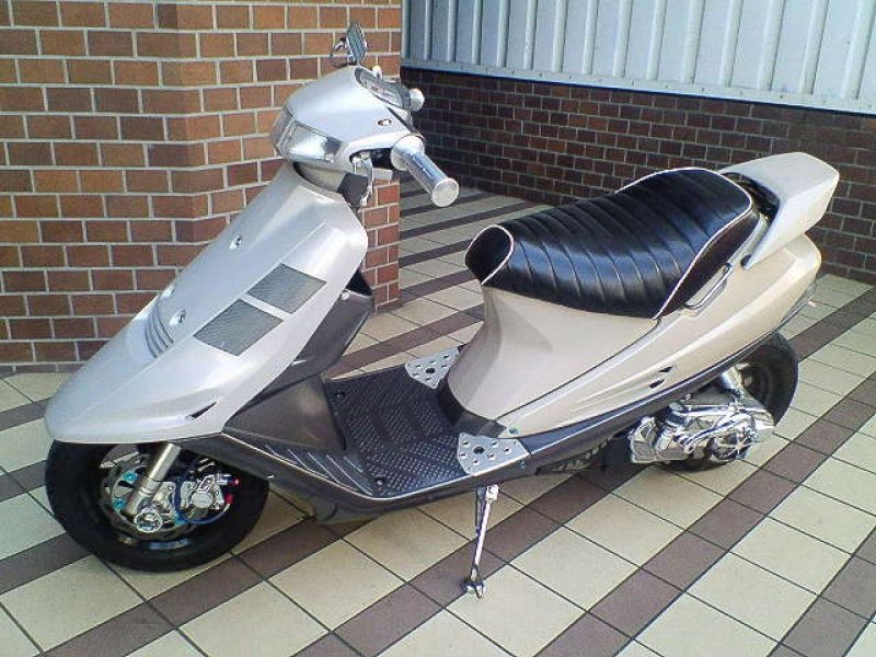 Судзуки v100