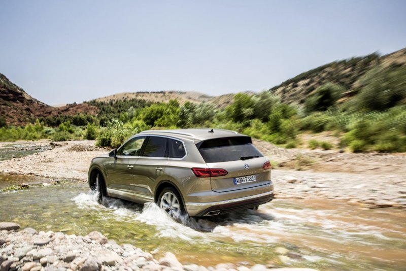 Volkswagen Touareg 2 поколение Рестайлинг салон