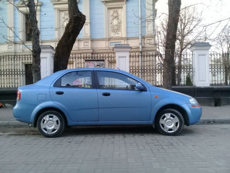 Chevrolet Aveo голубой