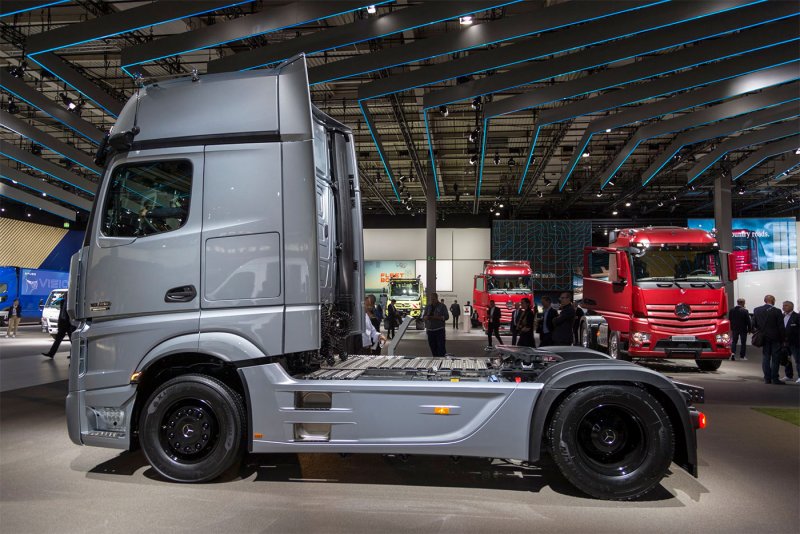 Mercedes-Benz Actros 1