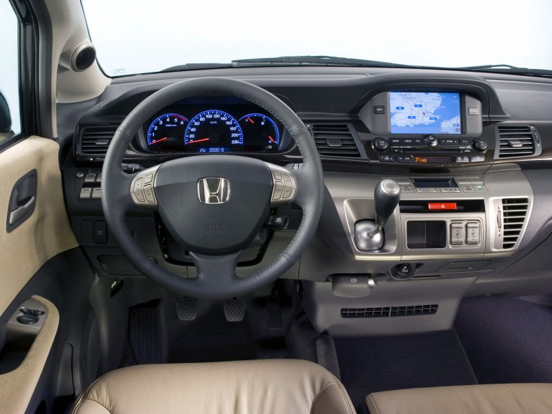 Honda Эдикс 2004-2006