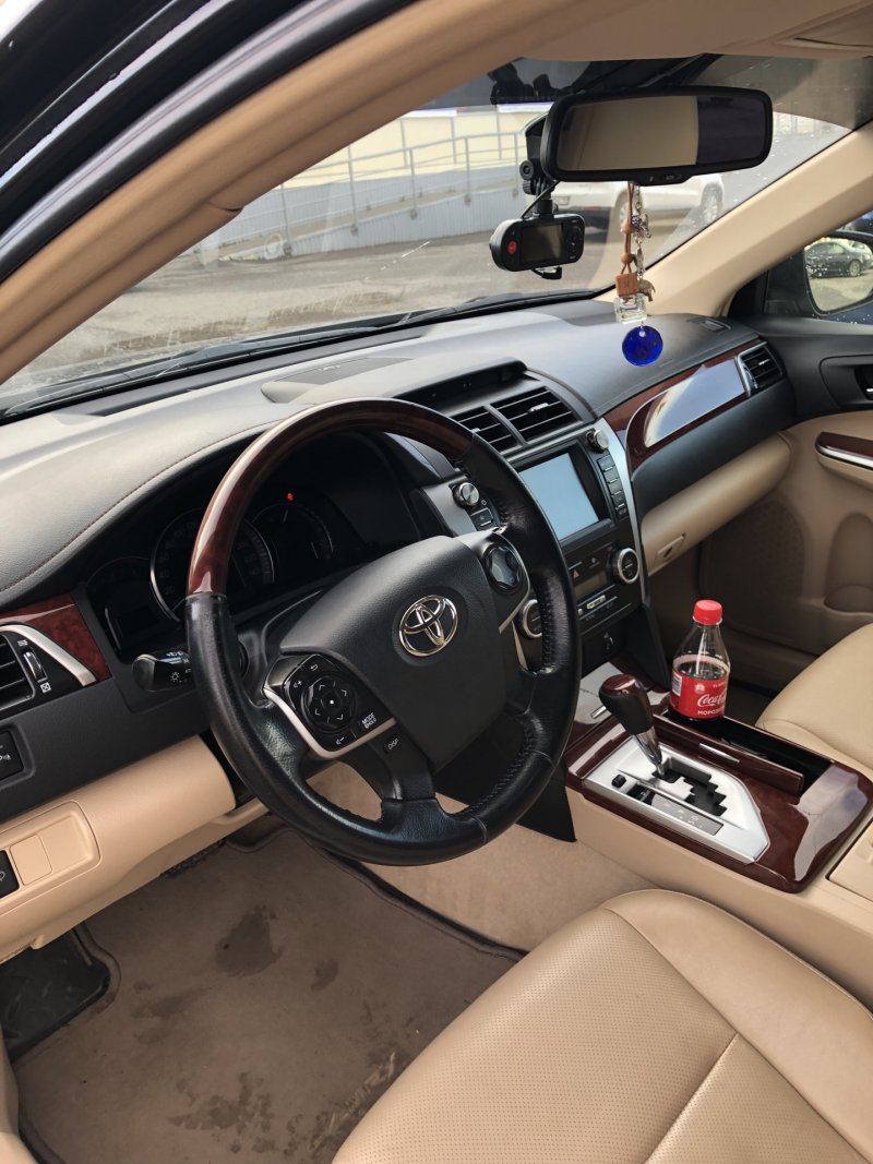 Toyota Camry 50 белый салон