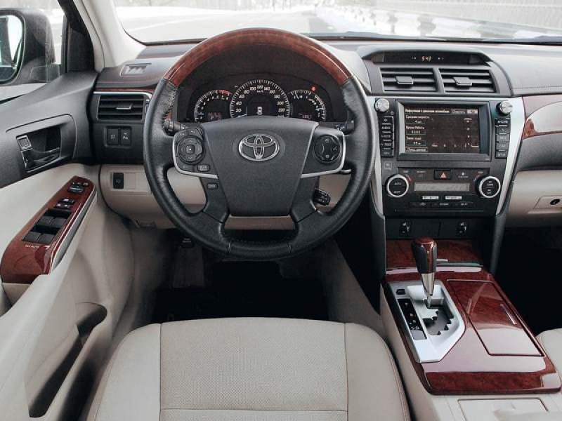 Toyota Camry 2013 салон