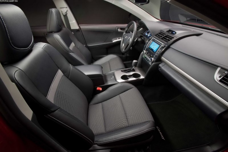 Тойота Camry 2012 Salon