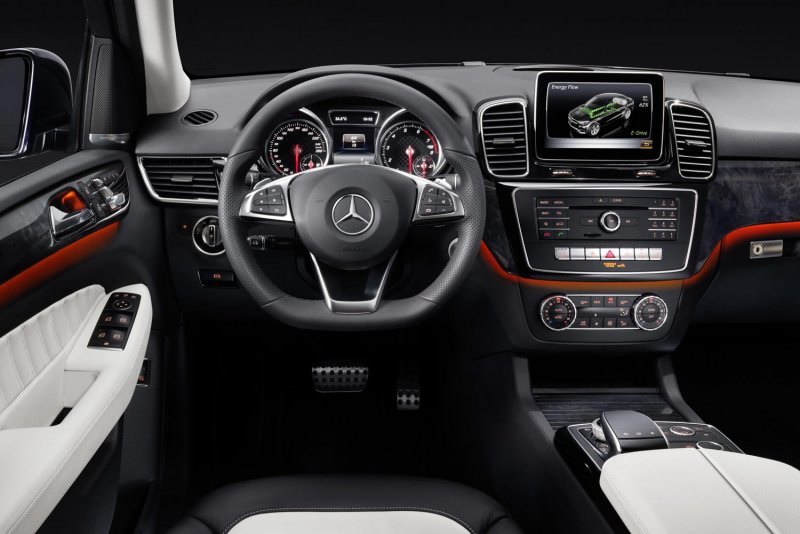 Мерседес Бенц GLE 2016 салон