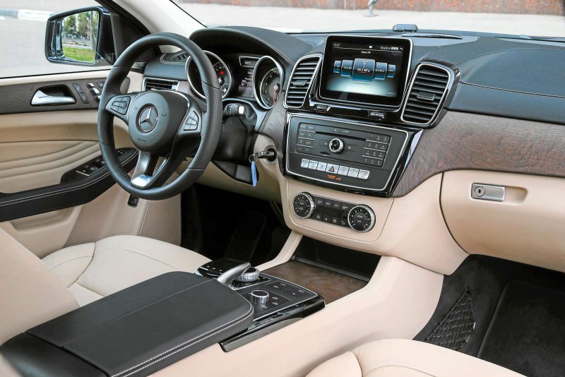 Mercedes GLE 2017 салон