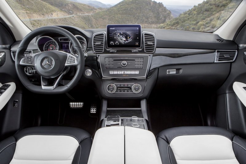 Mercedes GLE 2016 AMG салон