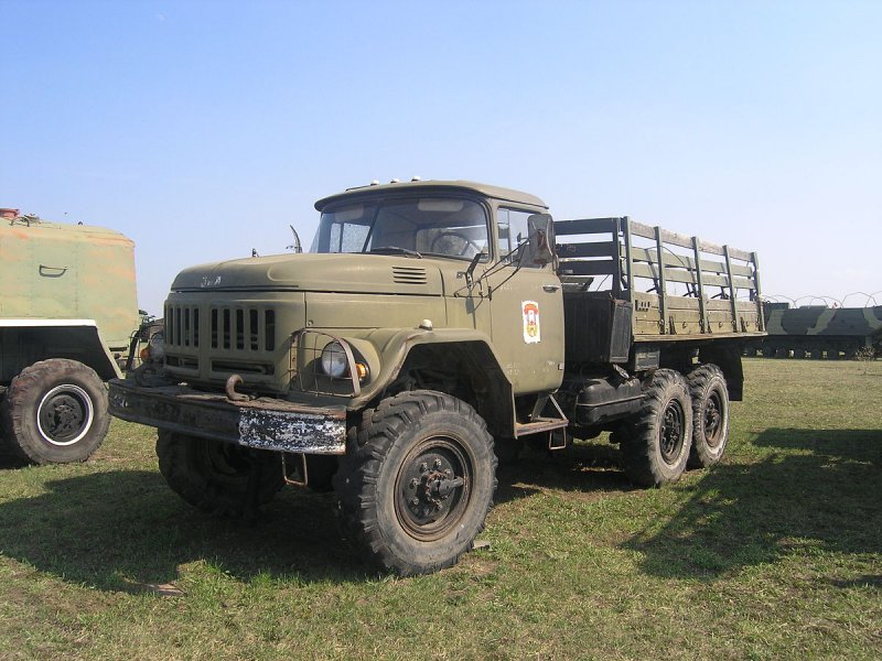 Грузовик ЗИЛ 131 армейский