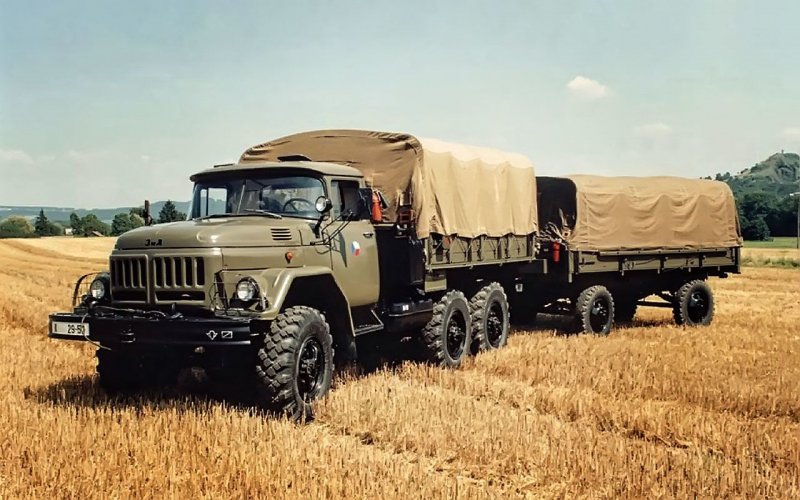 Грузовик ЗИЛ 131 армейский