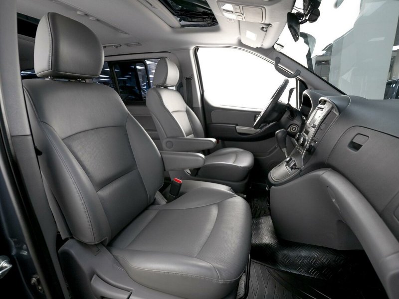 Hyundai Grand Starex i салон