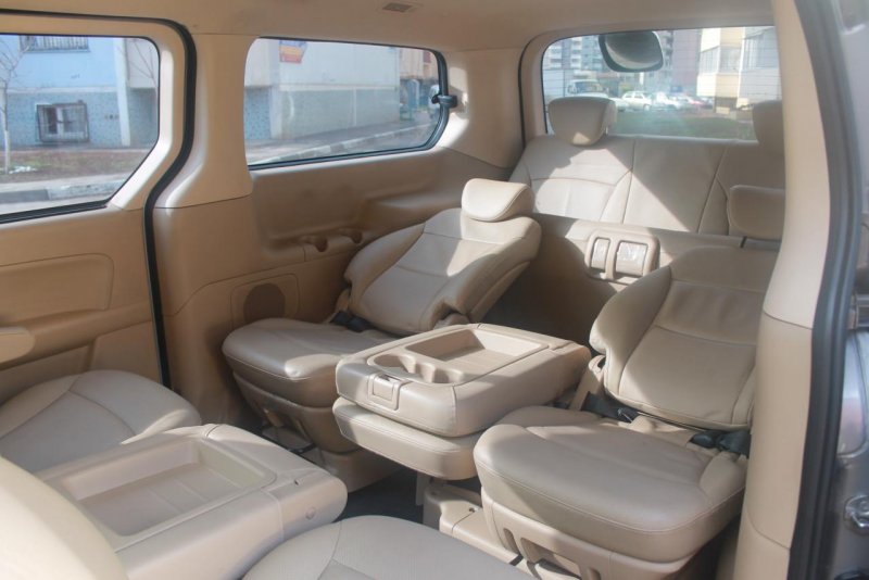 Hyundai h1 Grand Starex салон