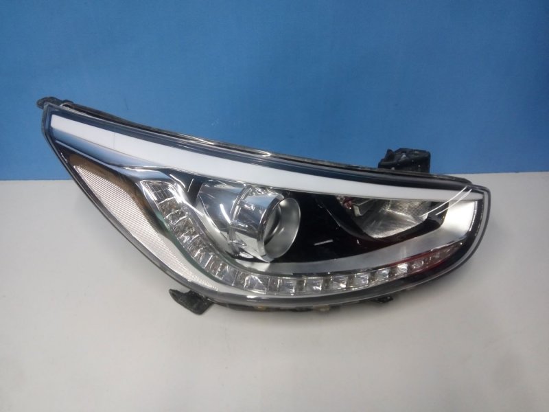 Фара правая Hyundai Solaris 1 921024l500