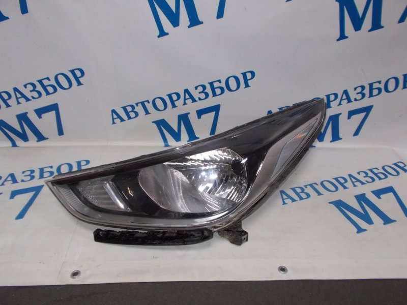 Фары левые на Hyundai Solaris 2