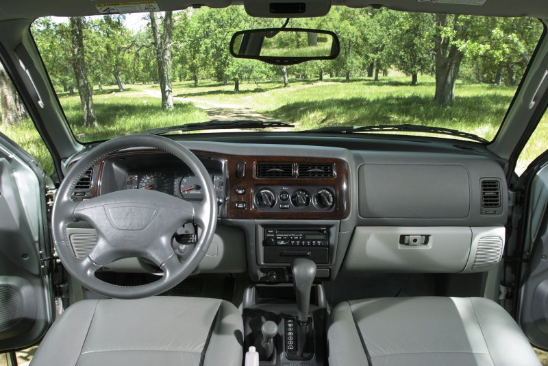 Mitsubishi Montero Sport 2001 салон