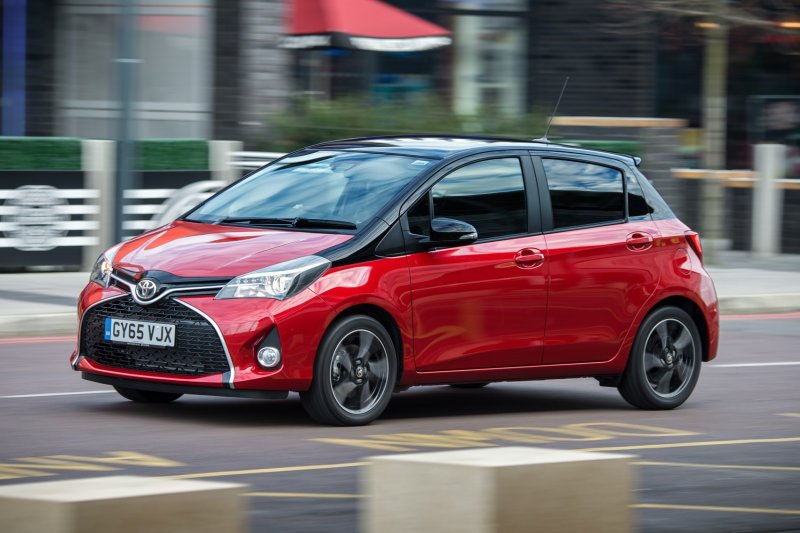Тойота Yaris 2016