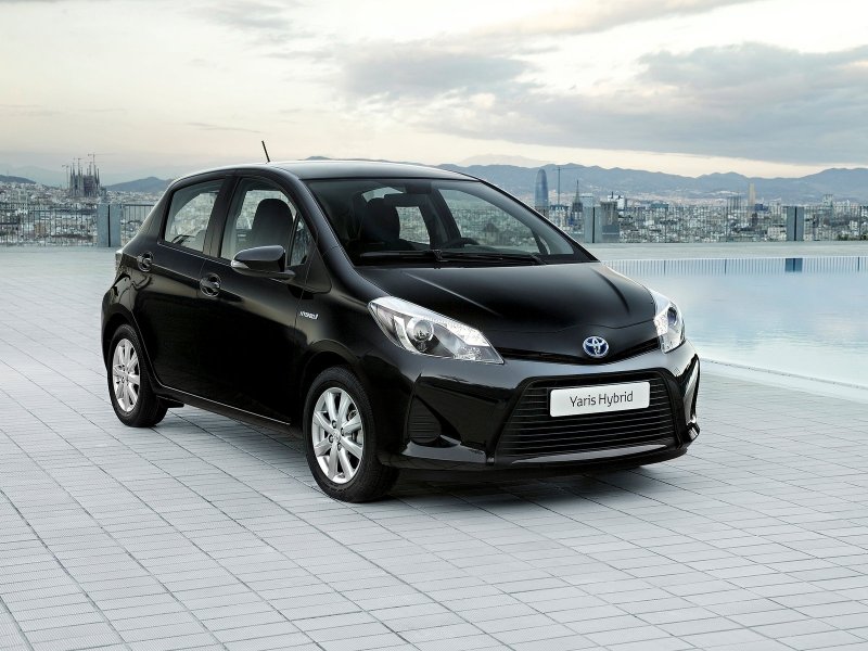 Toyota Yaris Hybrid 2012 хэтчбек
