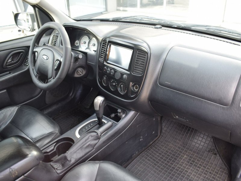 Ford Maverick 2004 салон