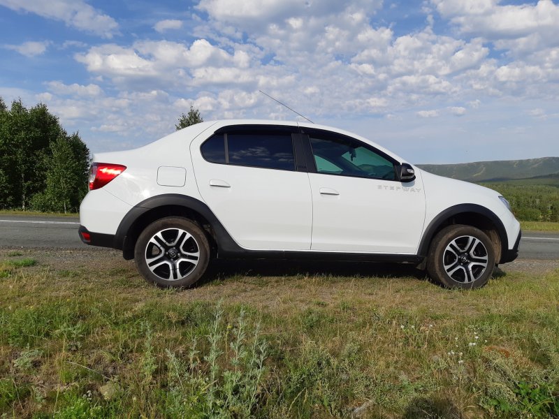 Logan Stepway белый