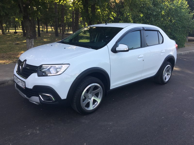 Renault Logan Stepway белый