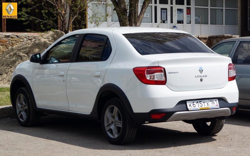Белый Рено Логан Stepway