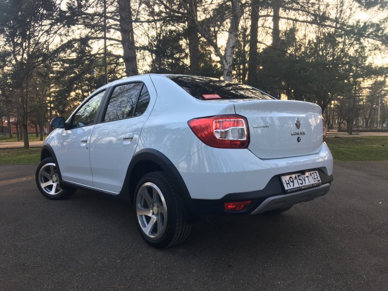 Renault Logan Stepway белый
