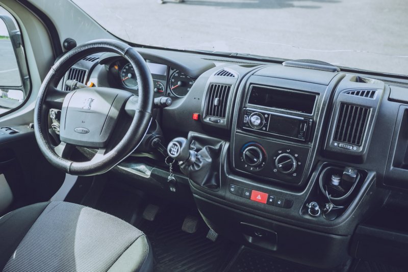 Peugeot Boxer 2010 салон