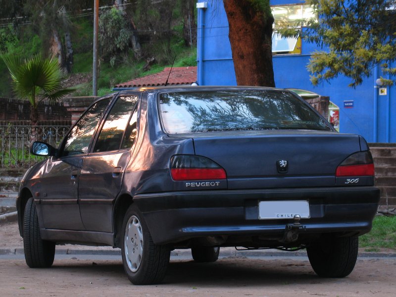 Автомобиль Пежо 306 седан