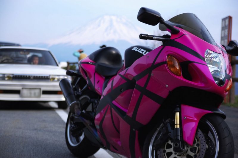 Suzuki Hayabusa розовый