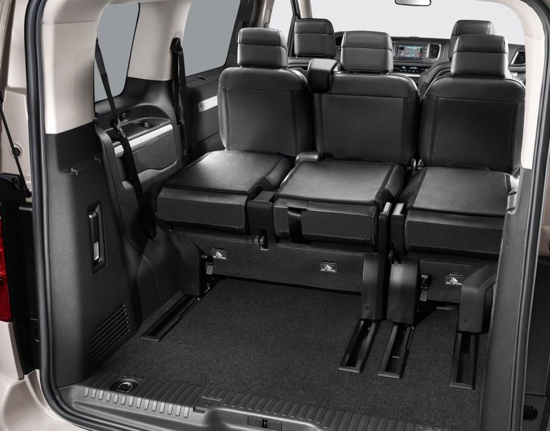 Микроавтобус Ситроен Space Tourer салон