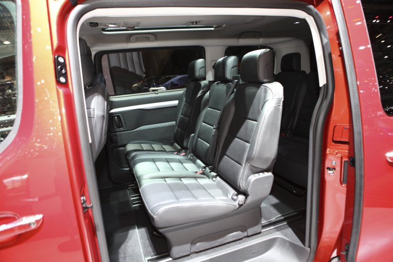 Peugeot Expert traveller салон