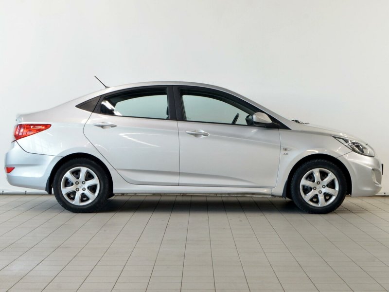 Hyundai Solaris 2013 седан серый