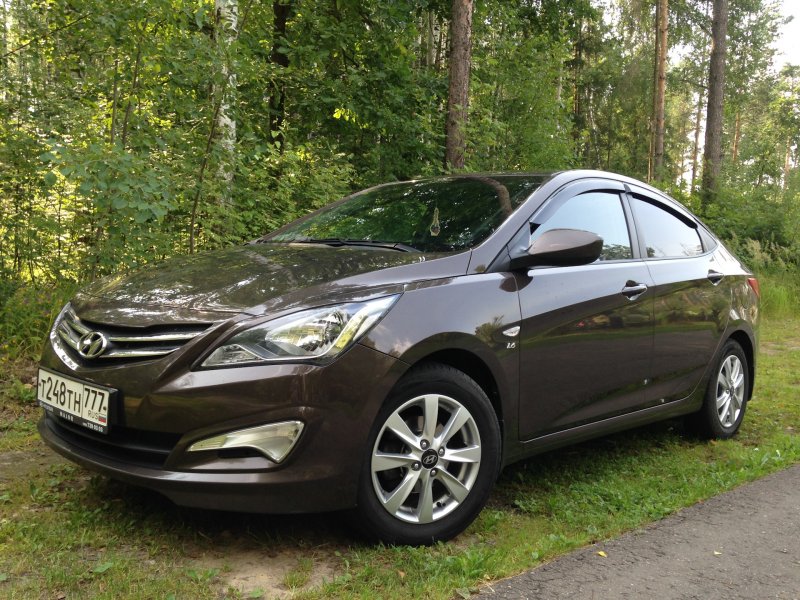 Hyundai Solaris Red