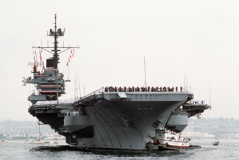 Американский авианосец CV-61