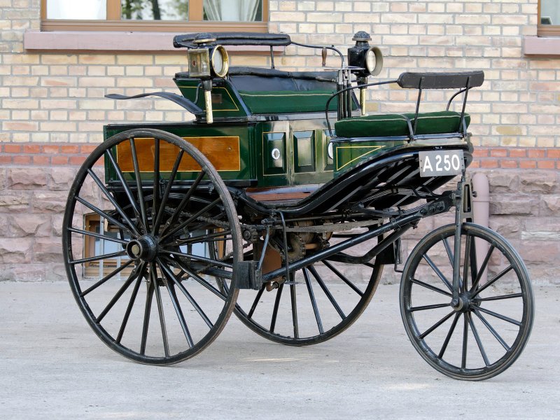 Первый автомобиль 1885 Карл Бенц
