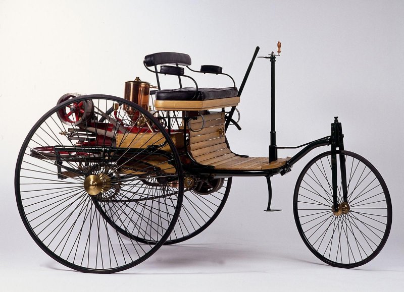 Первый автомобиль 1885 Карл Бенц