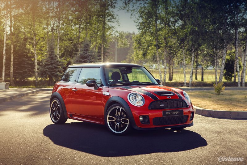 Mini Cooper JCW красный