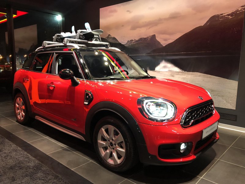 Mini Countryman 2018 красный