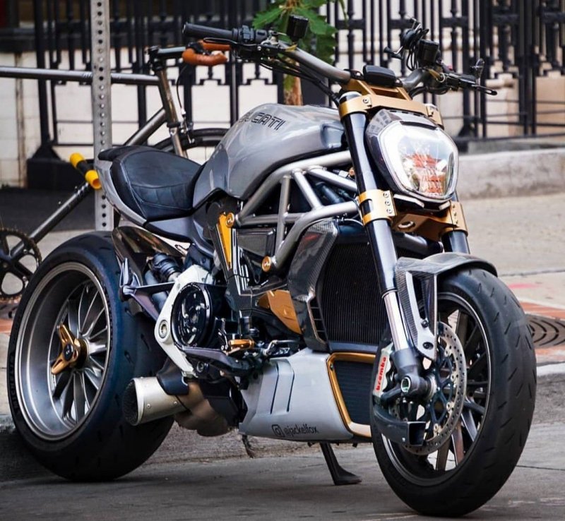 Ducati Diavel Cafe Racer