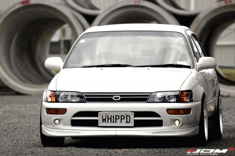 Тойота Corolla ae100