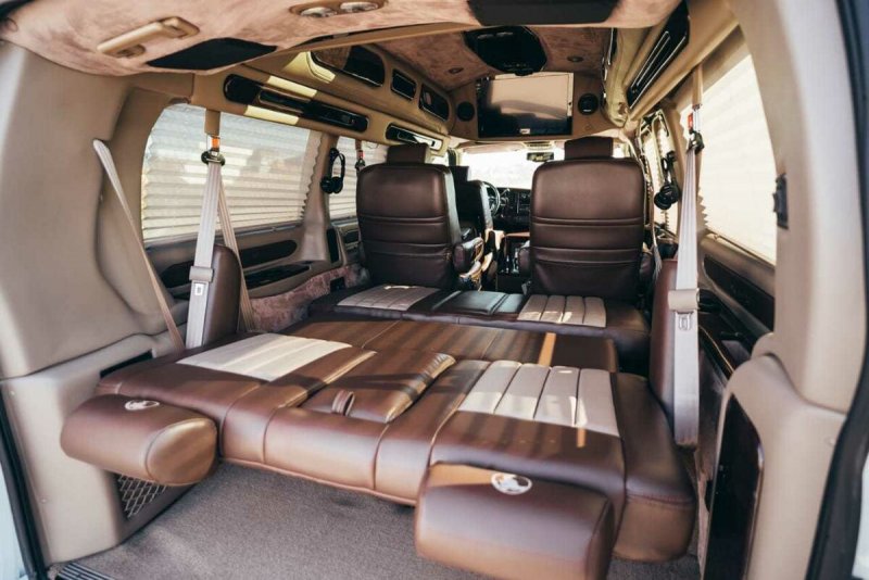 Chevrolet Express Premium