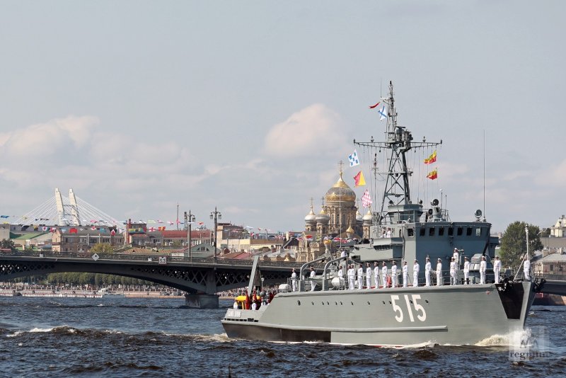 Базовый тральщик БТ-115