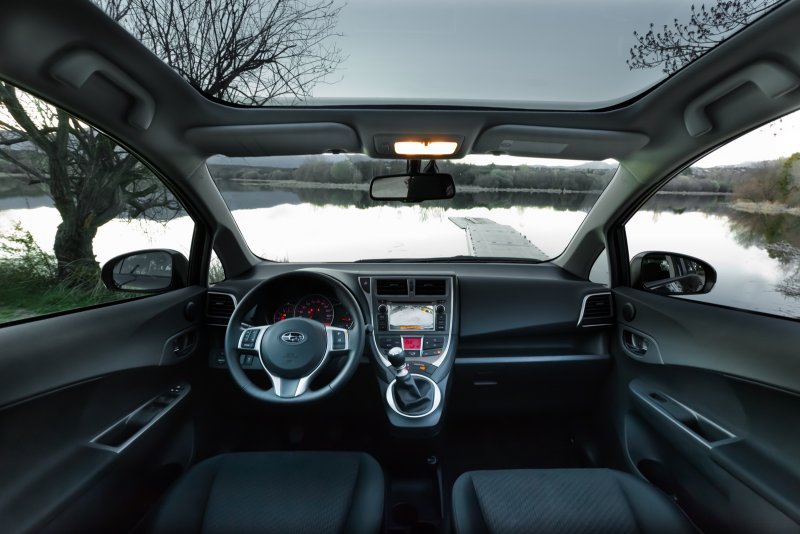 Subaru Trezia салон
