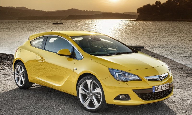 Opel Astra GTC 2011