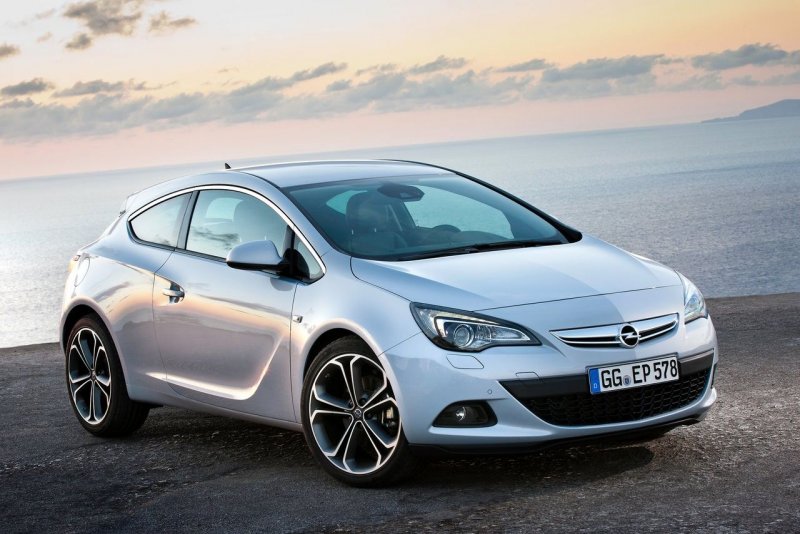 Opel Astra GTC 2012