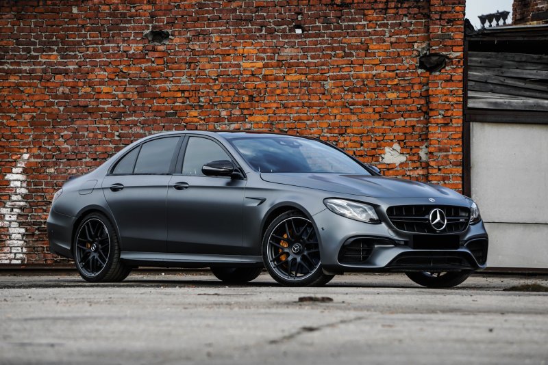 Mercedes Benz e63s AMG