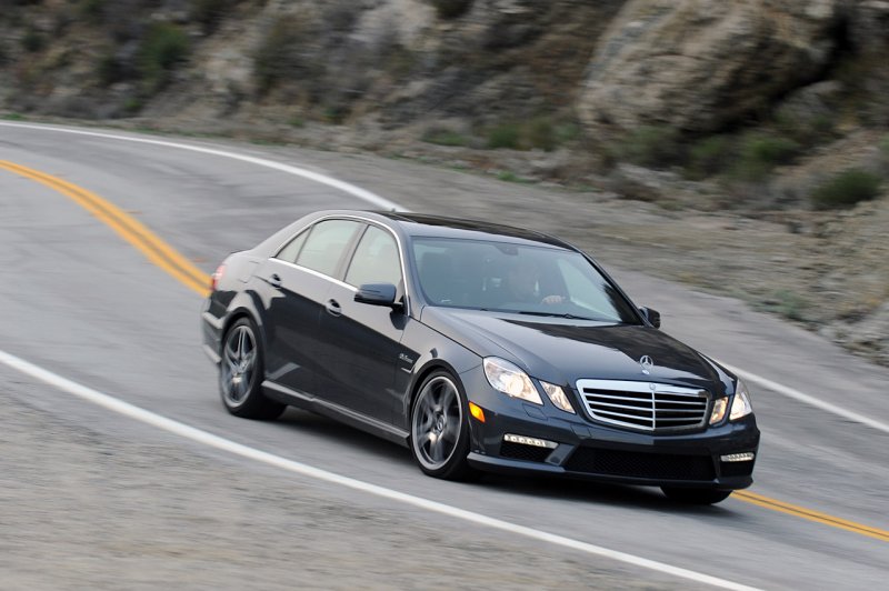 Мерседес Бенц е 63 AMG
