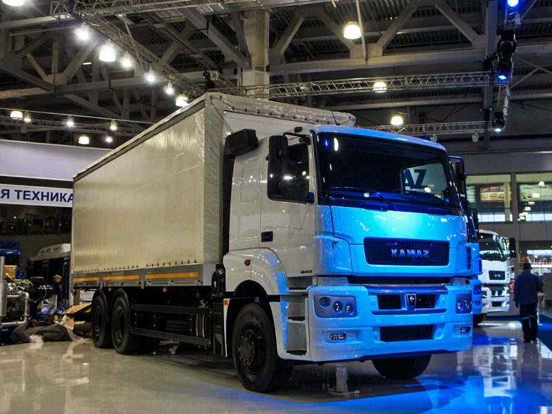 КАМАЗ 65207 бортовой тентованный