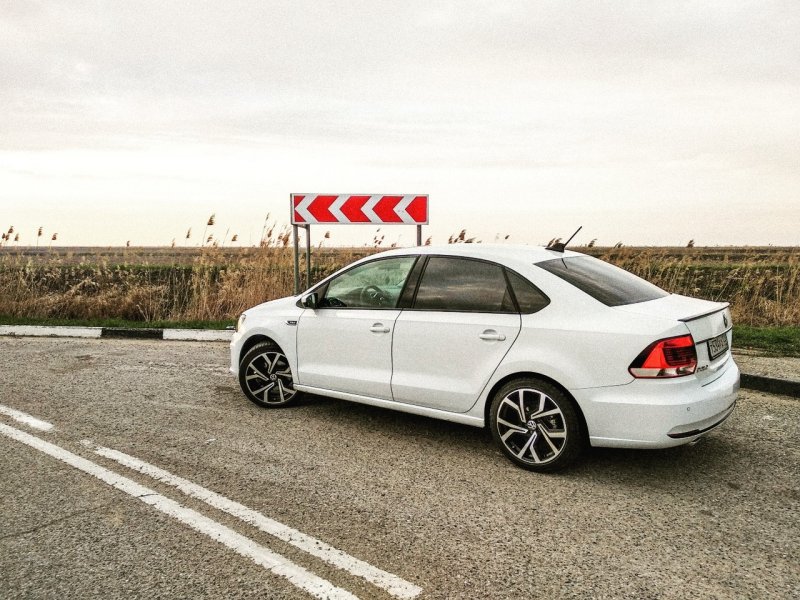 VW Polo sedan Sport