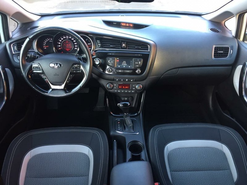 Kia Ceed универсал 2021 салон