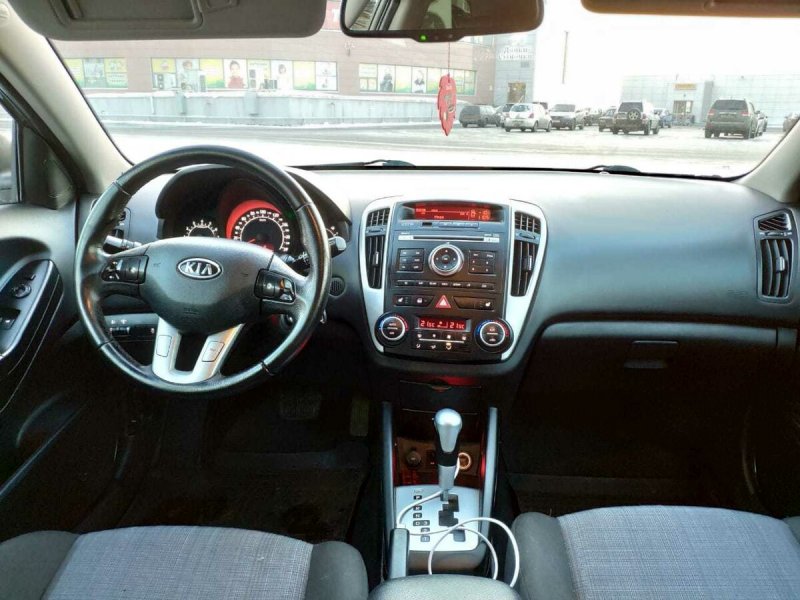 Kia Ceed 2011 салон